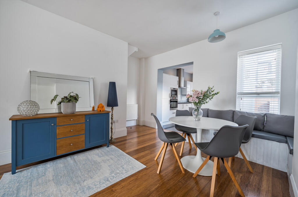 1369239-3-68f0f96...