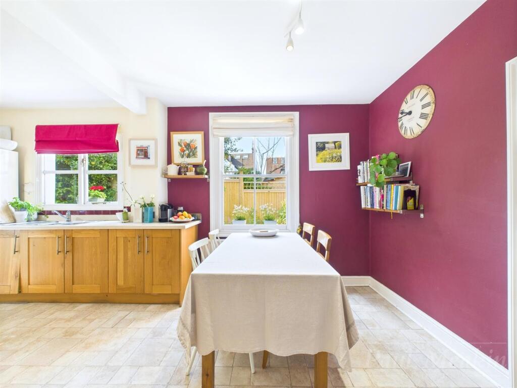 Kitchen/ Breakfast Room