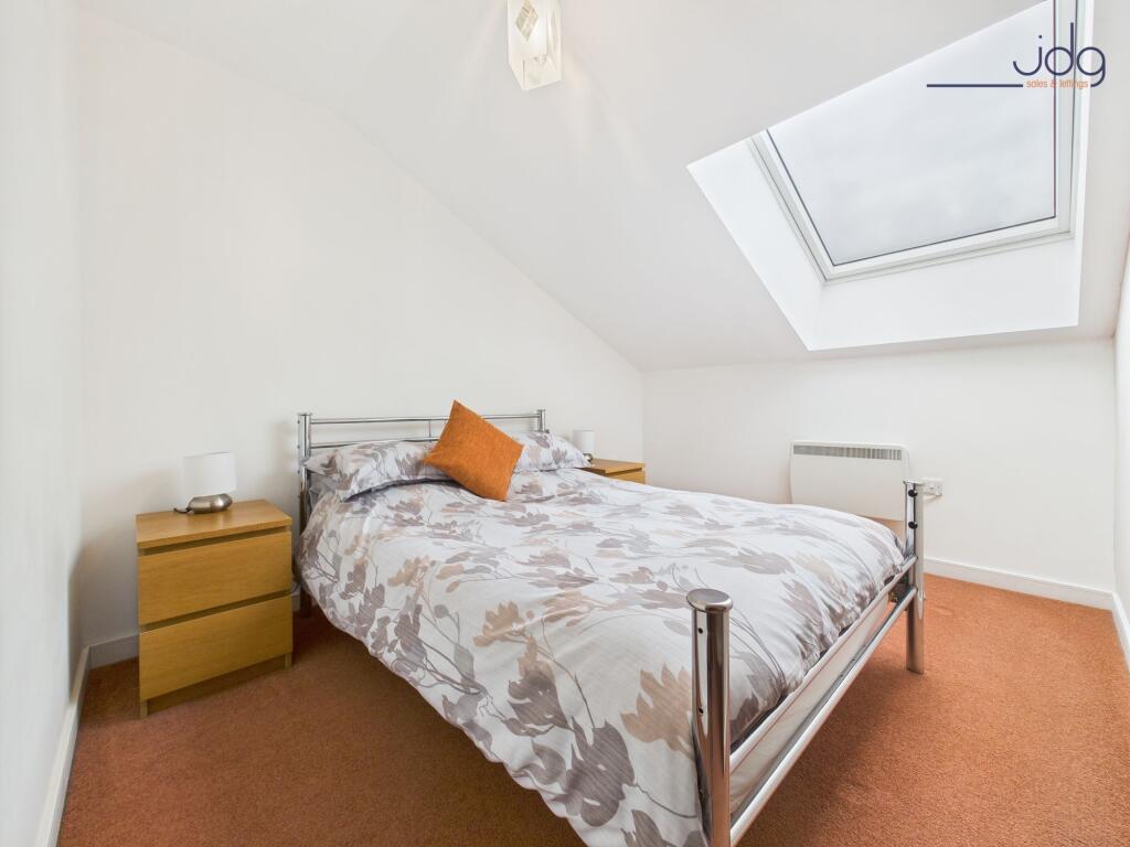 Double Bedroom with skylight