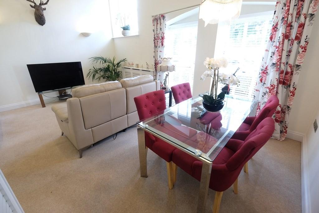 OPEN PLAN ROOM
