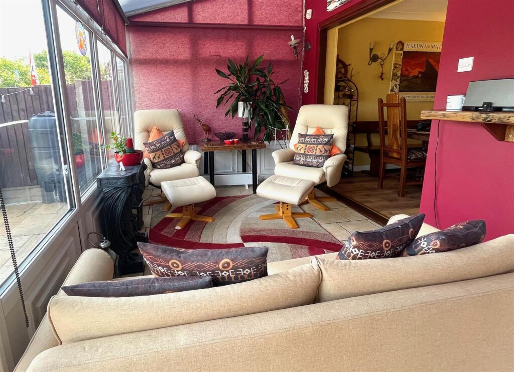 12 Conservatory Snug.jpeg