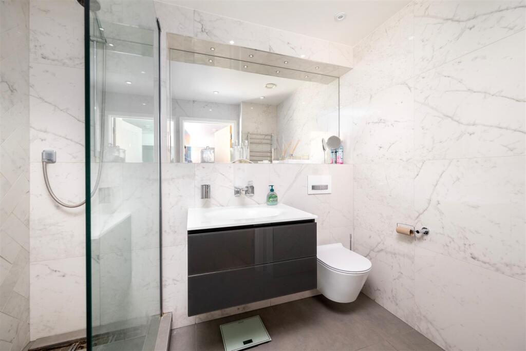 Family shower room - Winterton House.jpeg