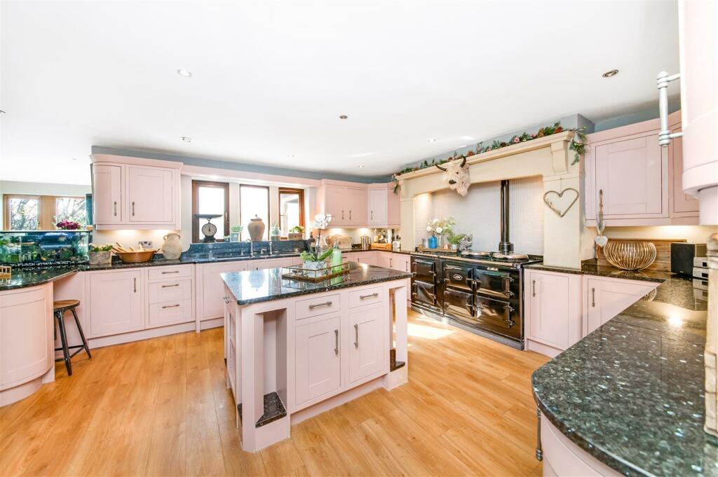 LIVING/DINING KITCHEN