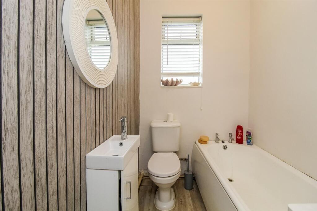 BATHROOM/W.C