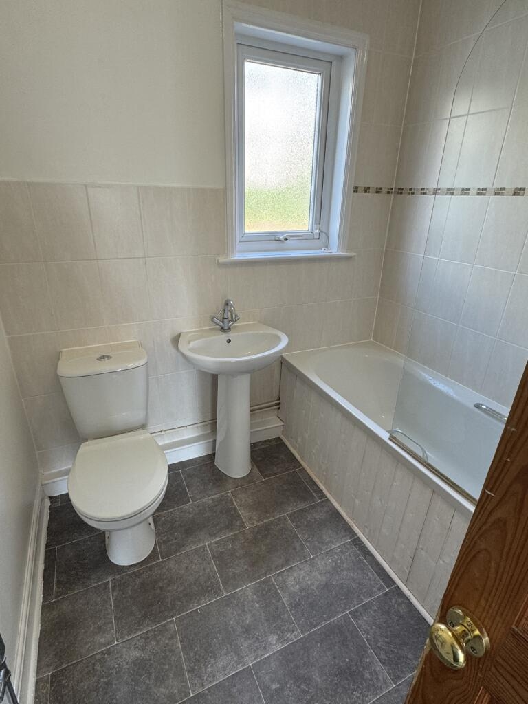 15 Orchard Gardens - bathroom