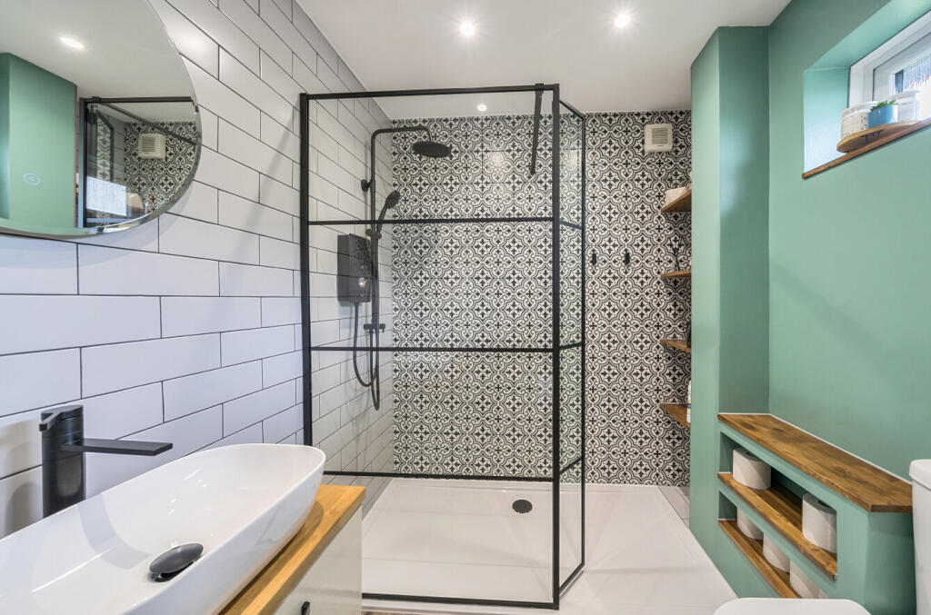 1343637-6-68a5e50...