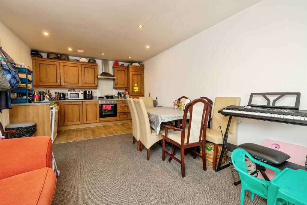 Kitchen / Living Area