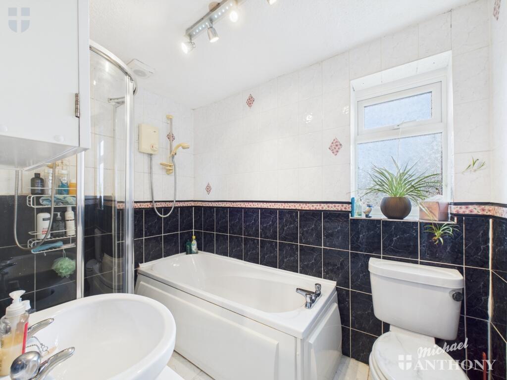 CAM03218G0-PR0546-STILL002