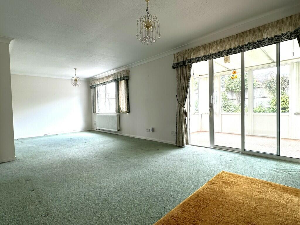 Living Rm 2.JPG