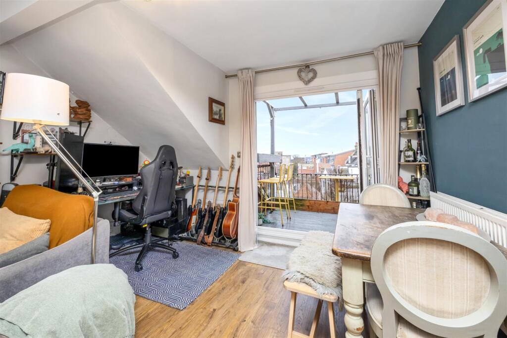 St Aubyns, 66, Flat 5-003.jpg