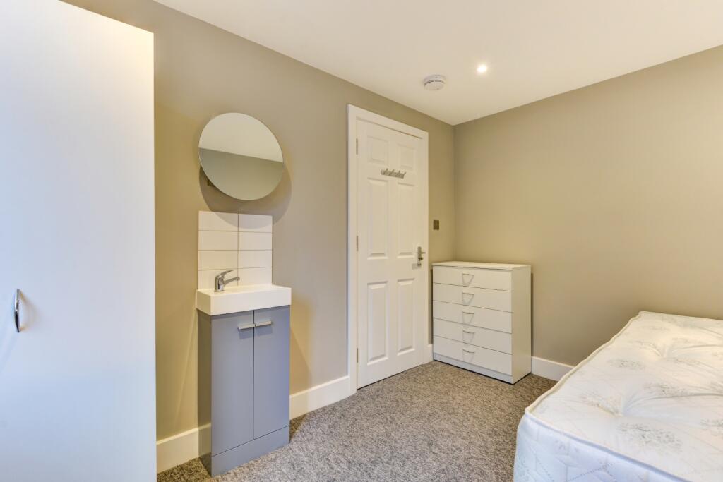 28 Caledonian Road Bedroom 3