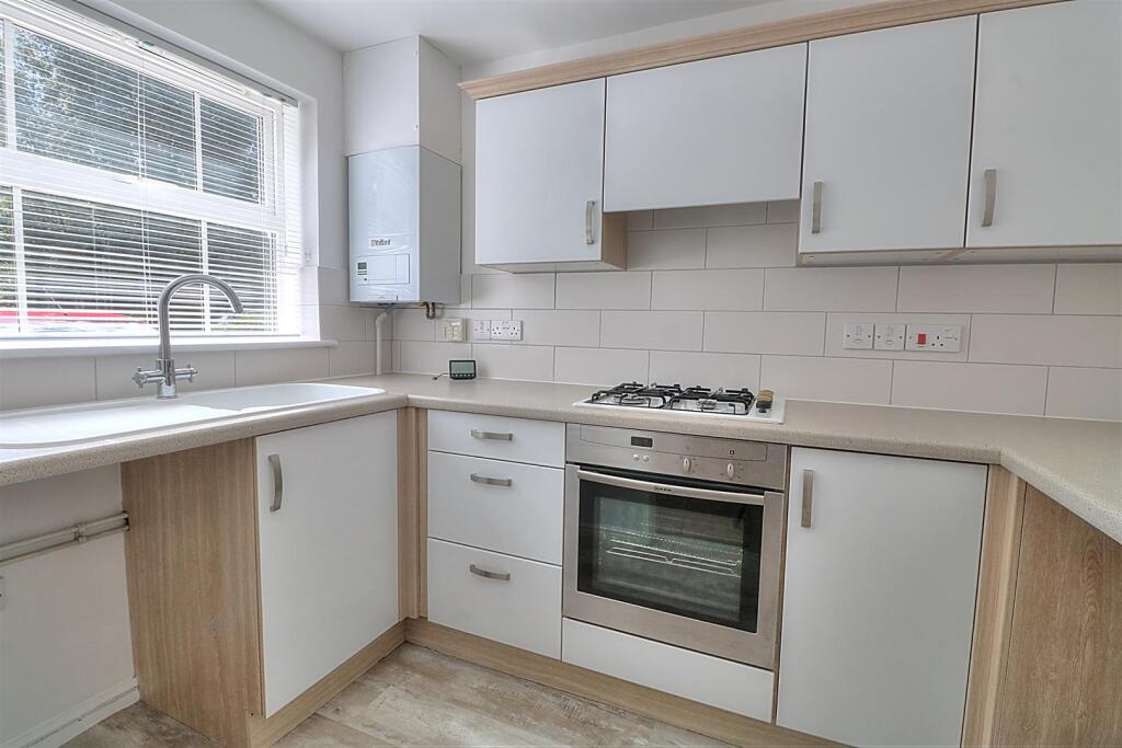Tristram Close 31 kitch 2.jpg
