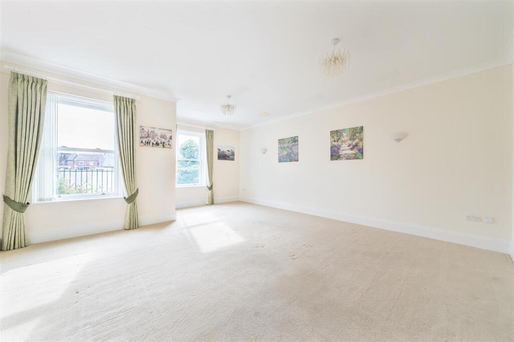 Sitting / Dining Room