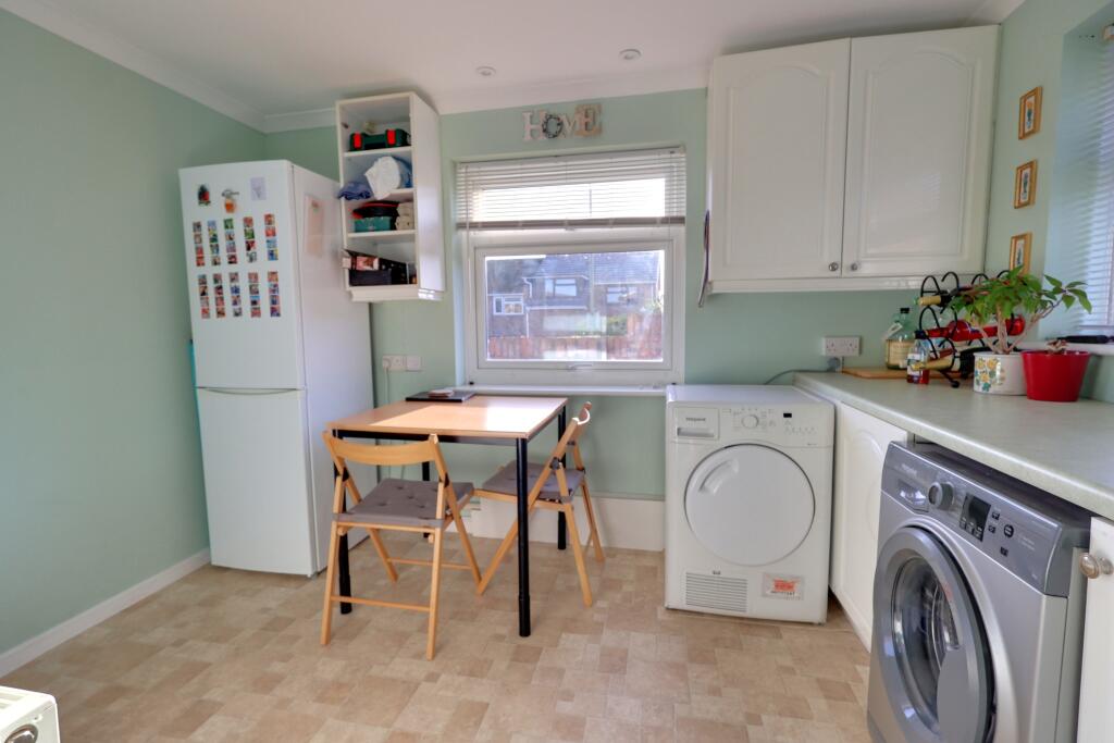 BREAKFAST ROOM/UTILITY