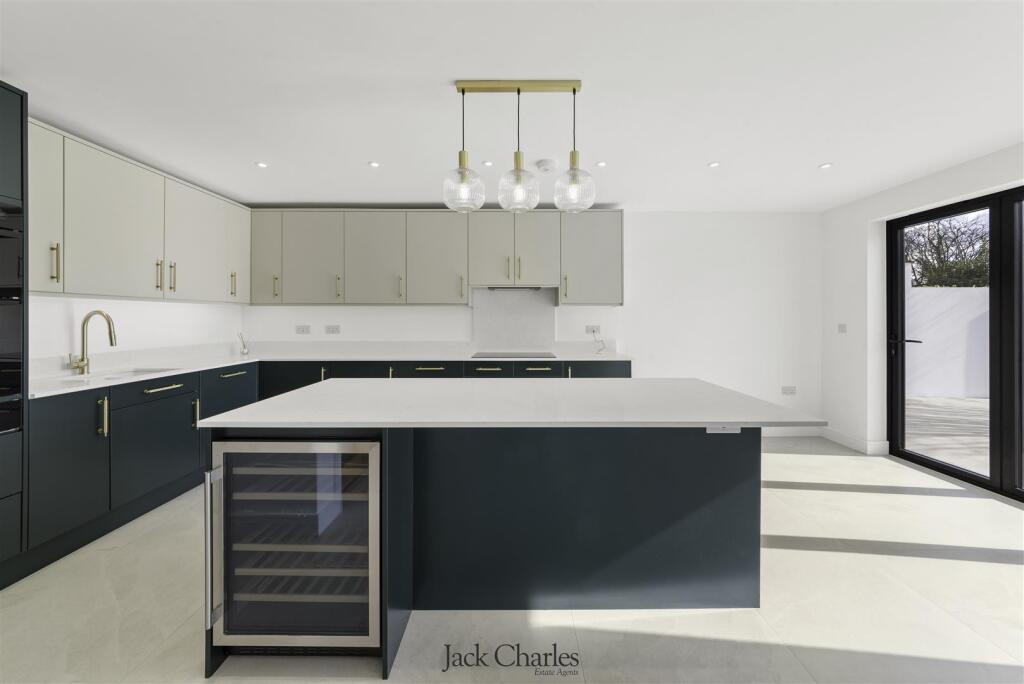 8 Old Hadlow Road 44.JPG