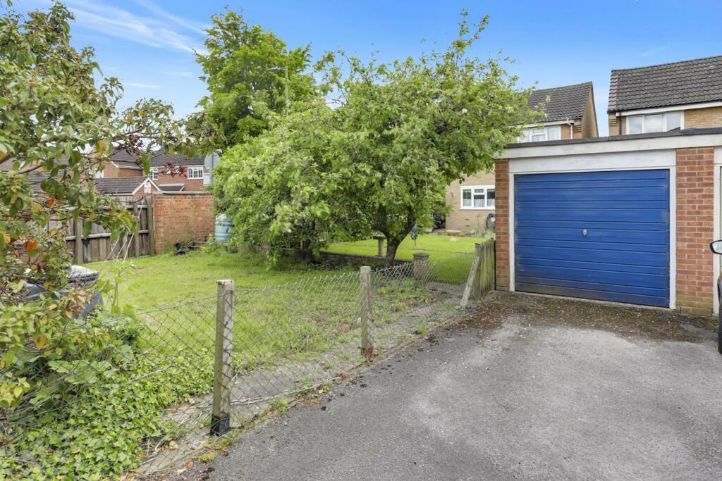 Single Garage En-Bloc