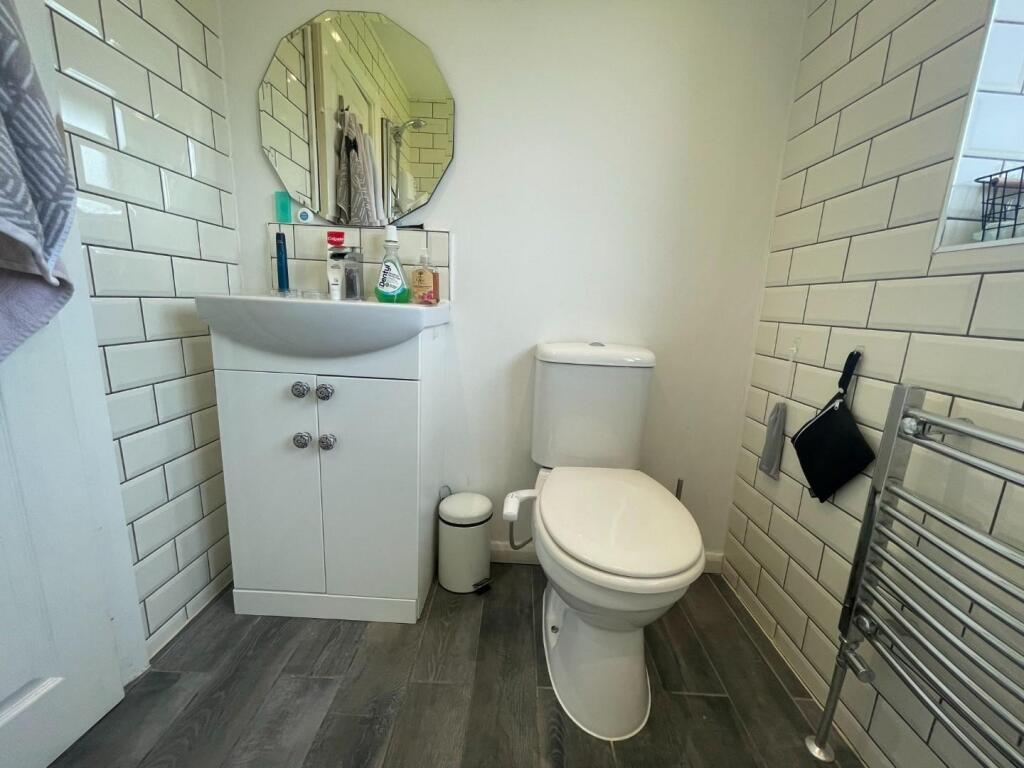 Bathroom 1.JPEG