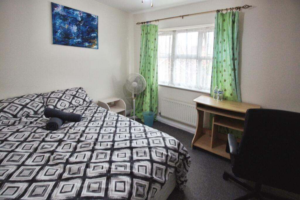 pbox-bedroom-341820.JPG