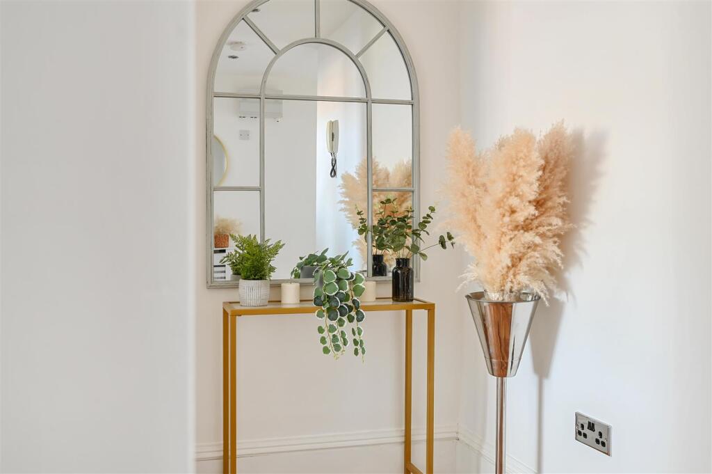 FFF 102 LONDON ROAD (4).jpeg