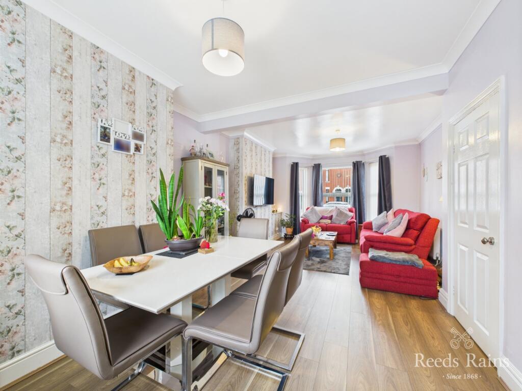 Sitting/Dining Room