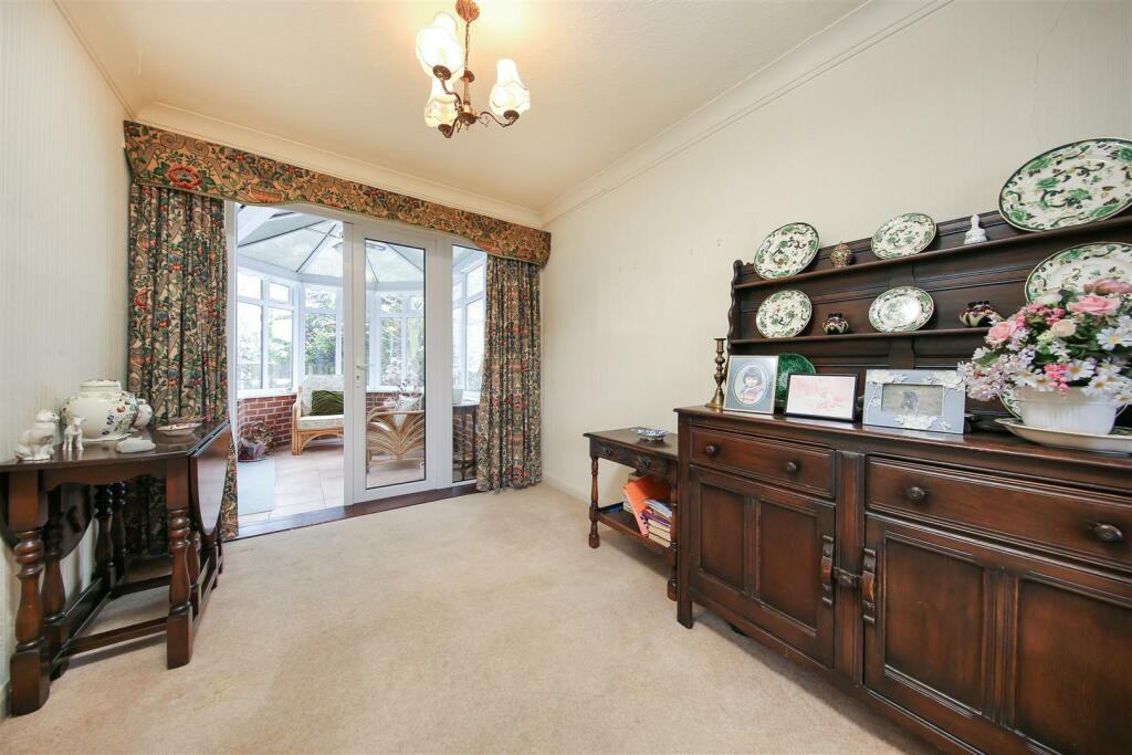 4 Dining Area.jpg