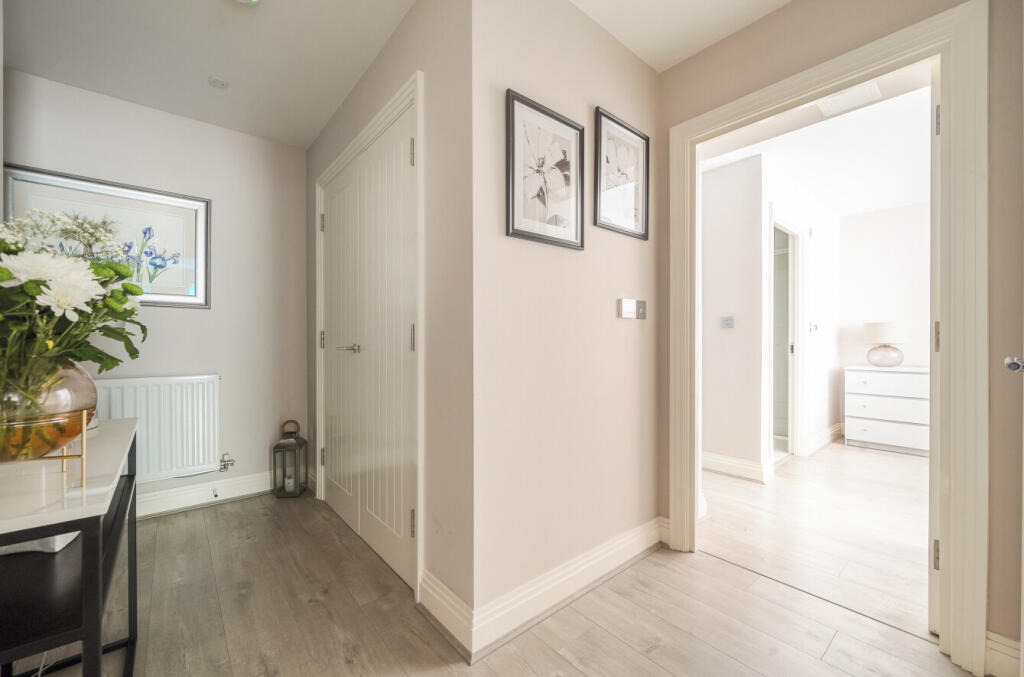 1374897-17-690b5b...