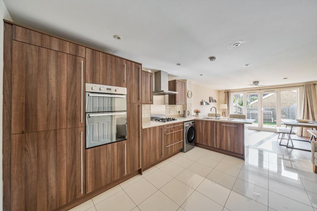 Lima Way kitchen dining 2