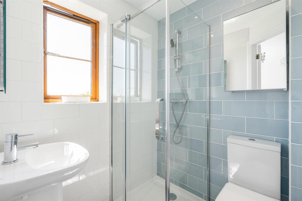 2 Enderby Close Bentley Heath_15.jpg