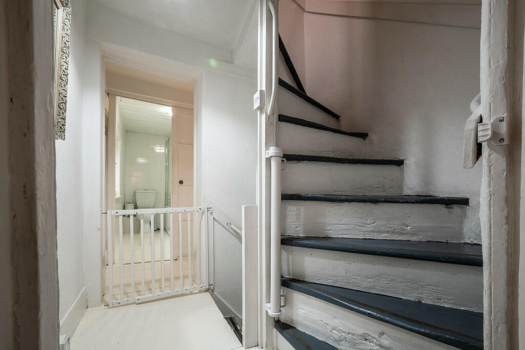 39 Lower North St...