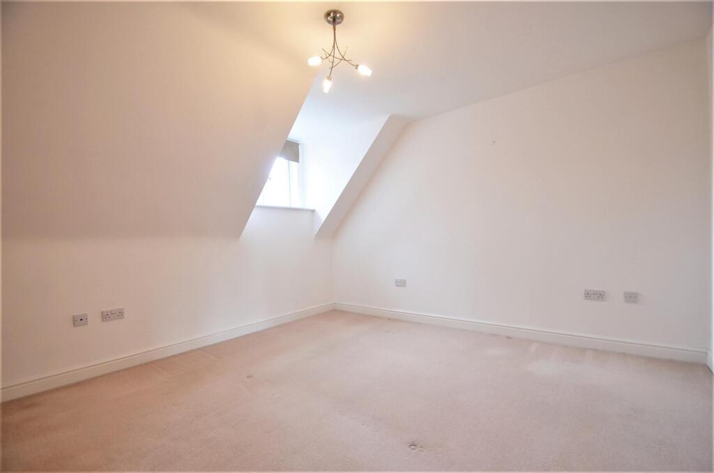 8 Gladstone Court NEW 2.jpg