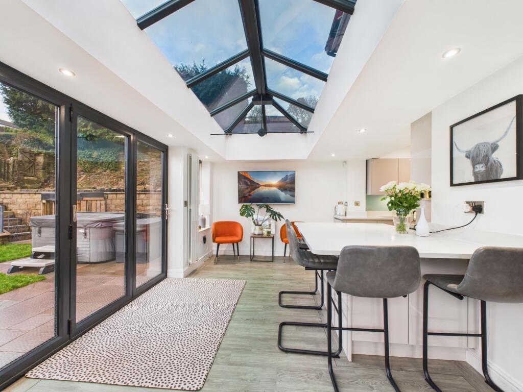 CAM02093G0-PR0067-STILL006