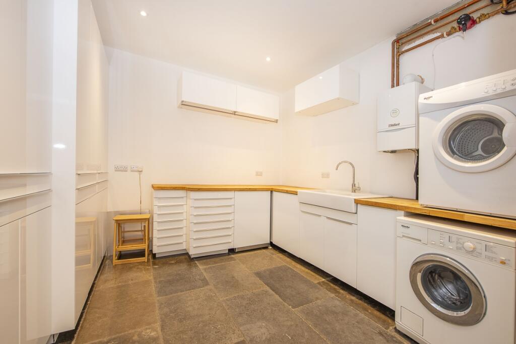 the-coach-house-c...