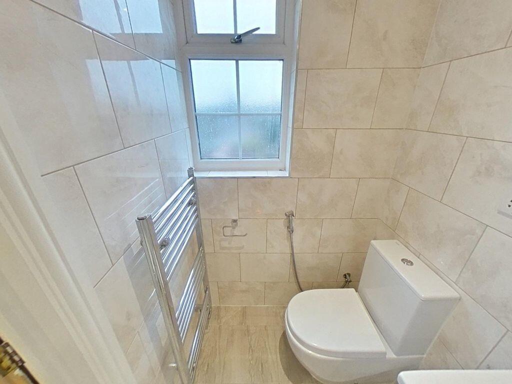 Bannister close (...