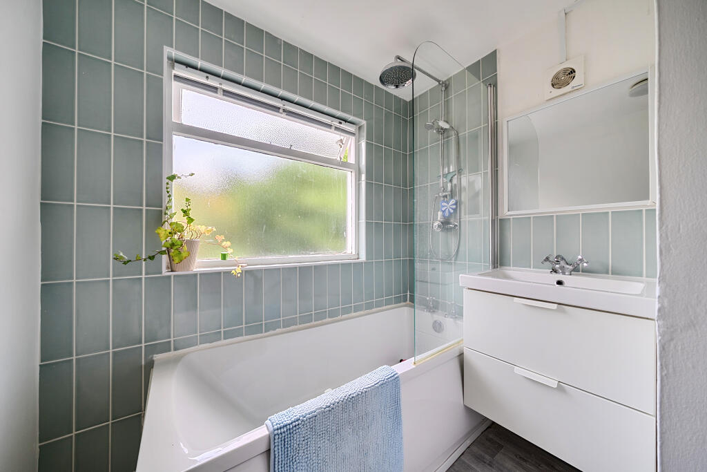 1371606568ff84ad9bb60