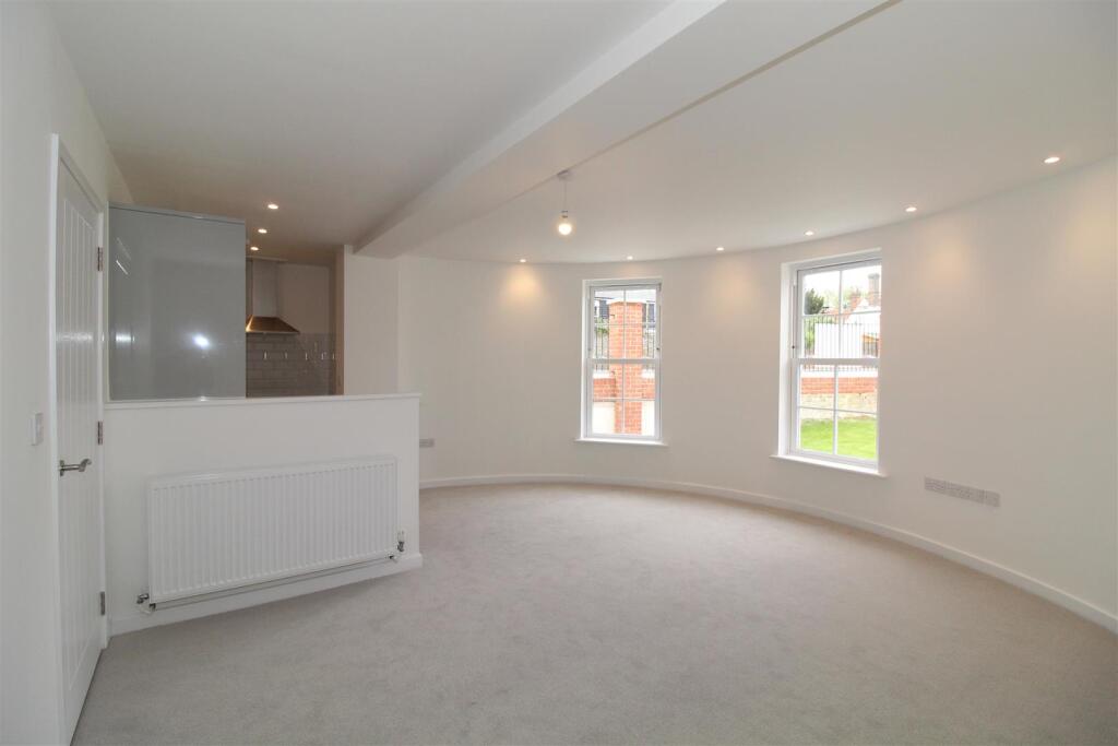 Lounge / Open Planned Kitchen Area