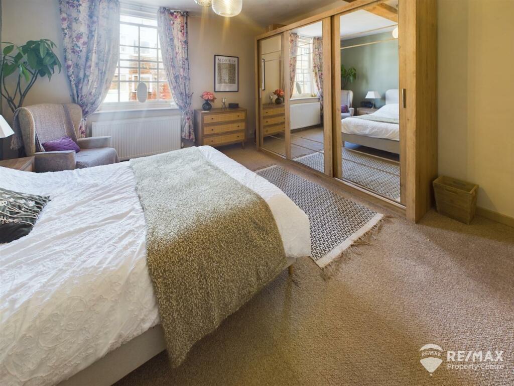 Bedroom 1 (4).jpg
