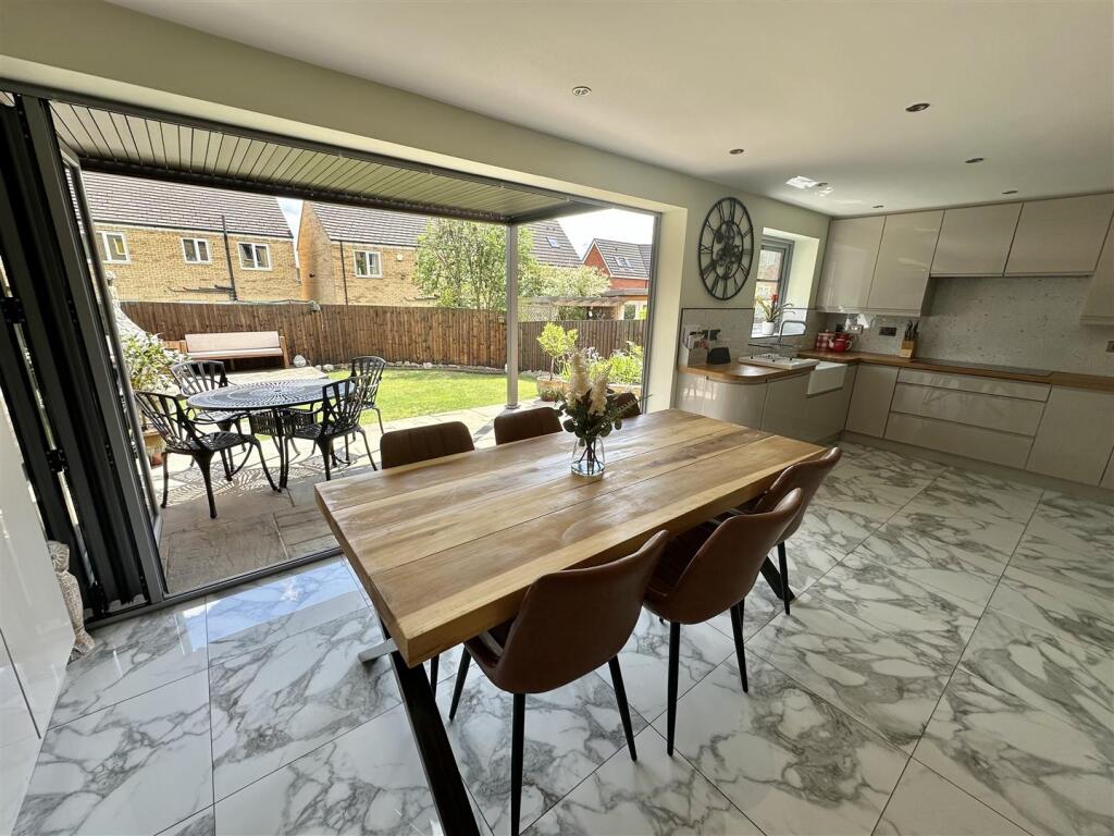Bramleys Estate Agents - Little Green Lane - Heckm