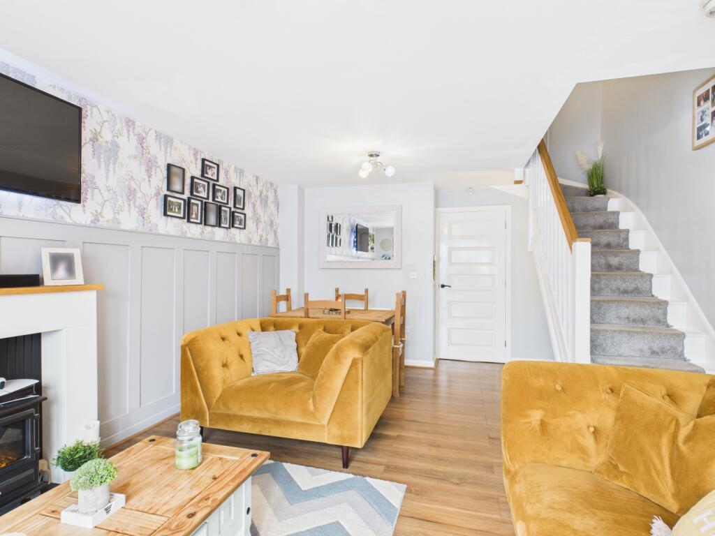 CAM03729G0-PR0131-STILL019