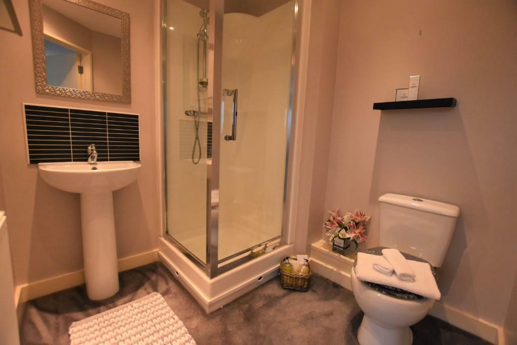 Ensuite bed 1.jpg