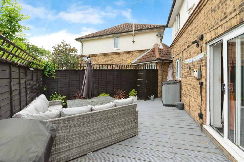 35shirleygardensbasildonss131ba-11.jpg