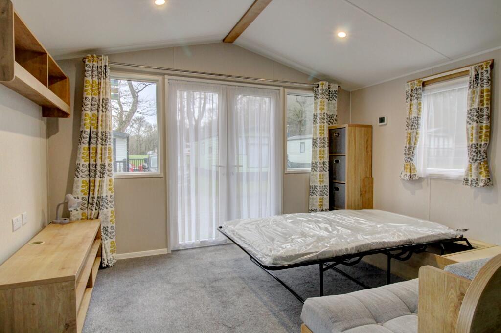Lounge bedroom 3