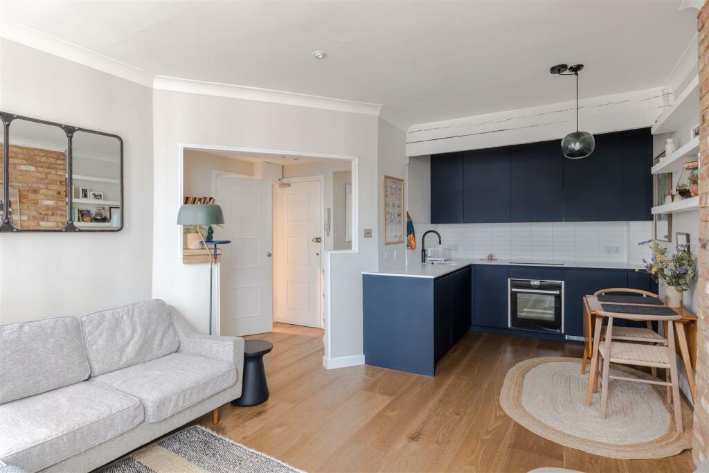 18 Cleveland Street-7.jpg