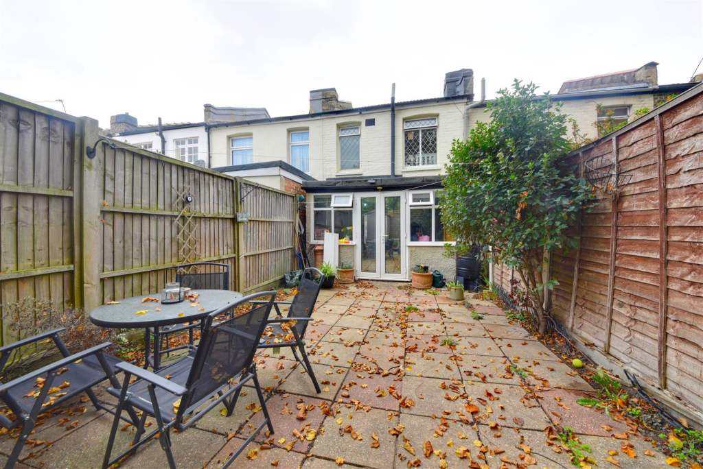 56_Brackenbury_Road_Pic_2.png