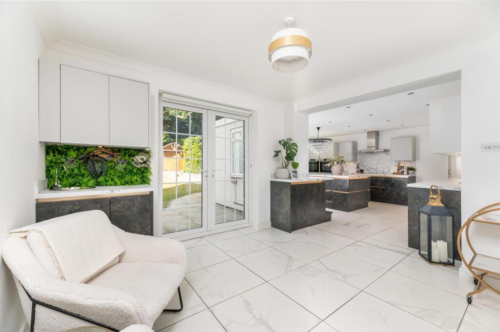 Living Area To The Kitchen