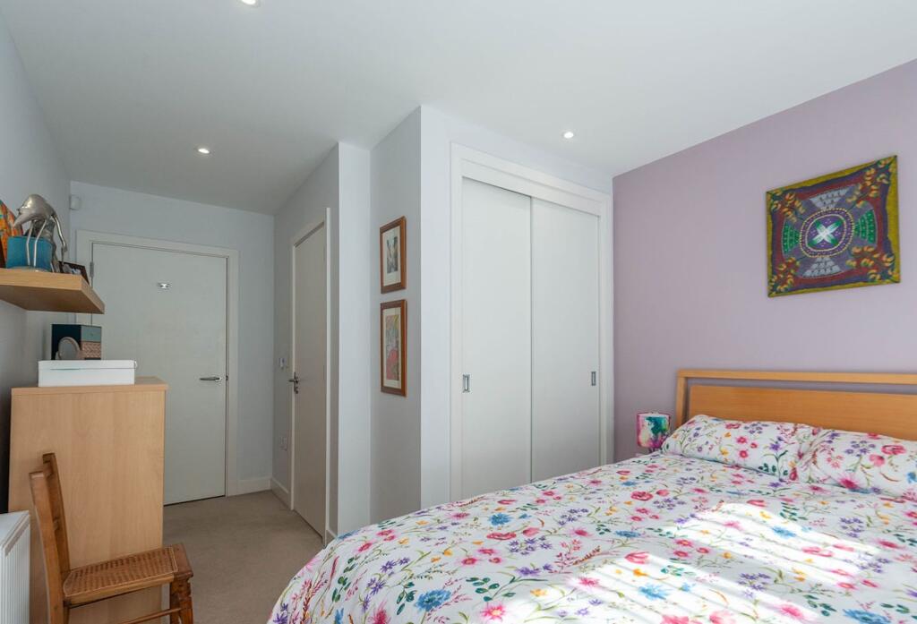 TWO DOUBLE BEDROOMS AND BATHROOMS