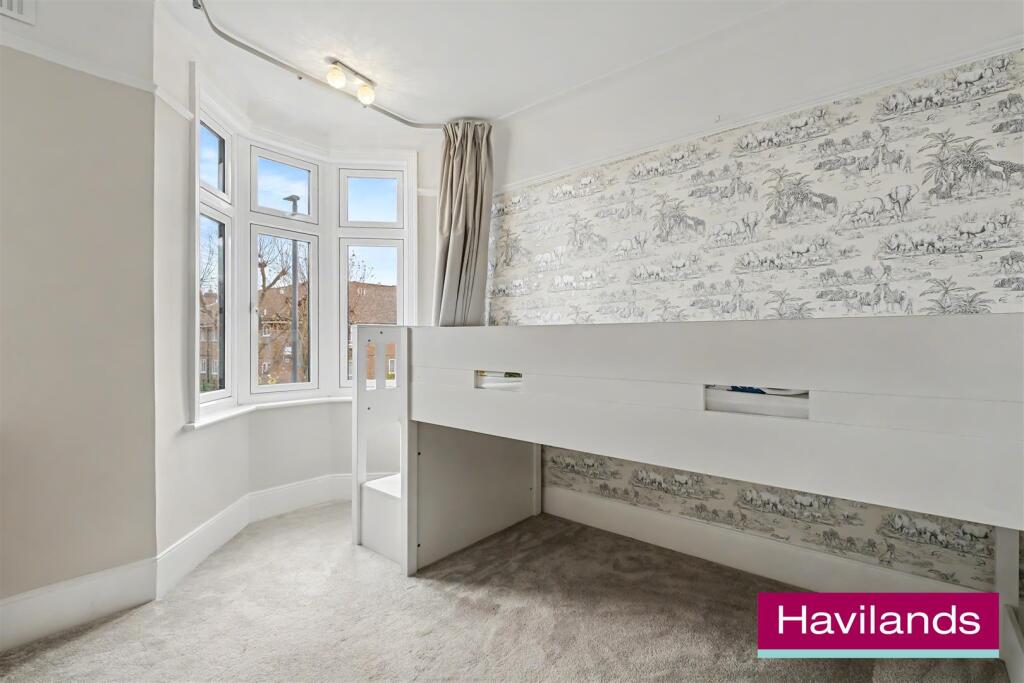 Wolves Lane N13 6DR-19.jpg