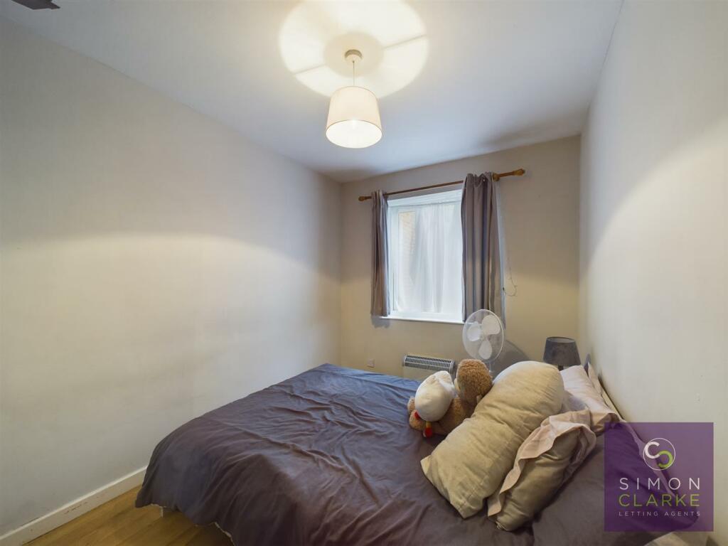 CAM03369G0-PR0072-STILL004.jpg