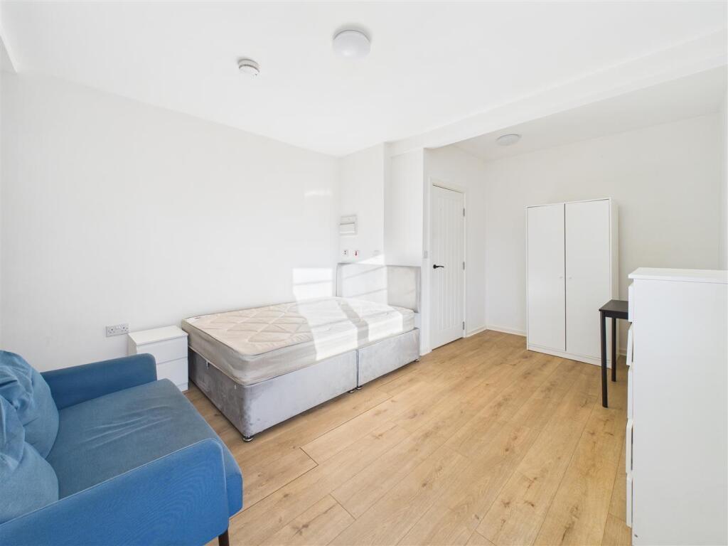 Bedroom/Living Area