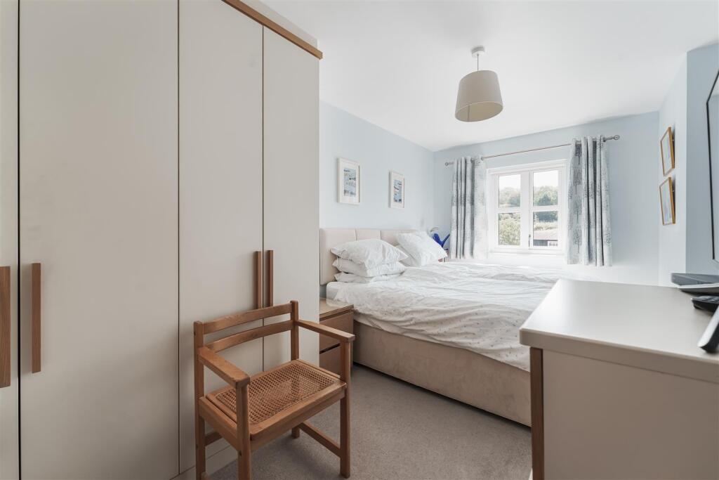 7 - bedroom.jpg