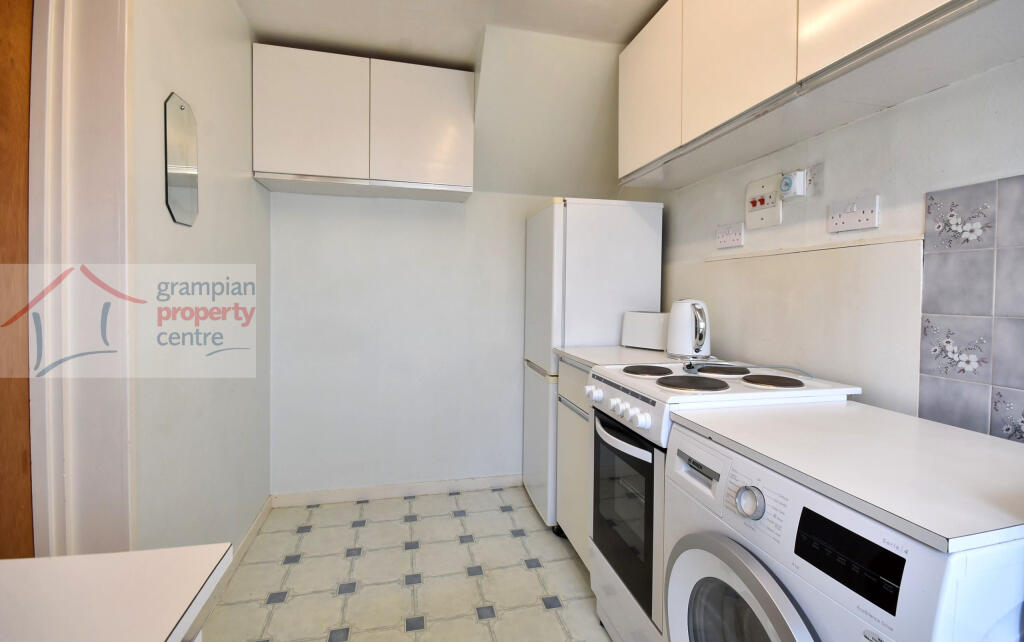 Kitchen 2 .JPG